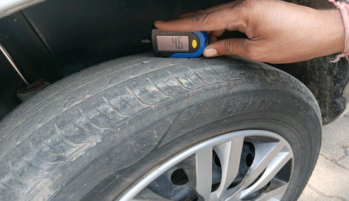 2015 Maruti Swift Dzire VDI, Diesel, Manual, 77,402 km, tyre