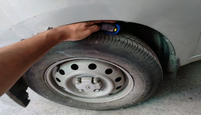 2014 Hyundai i10 MAGNA 1.1, Petrol, Manual, 98,946 km, tyre