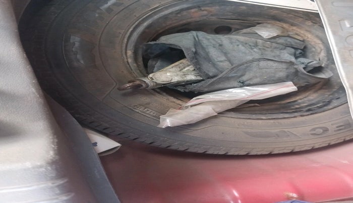 2013 Hyundai i10 SPORTZ 1.2, Petrol, Manual, 33,062 km, tyre