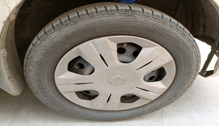 2014 Maruti Wagon R 1.0 VXI, Petrol, Manual, 1,19,284 km, tyre