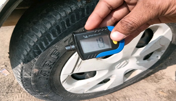 2010 Maruti Ritz VXI, Petrol, Manual, 1,79,954 km, tyre