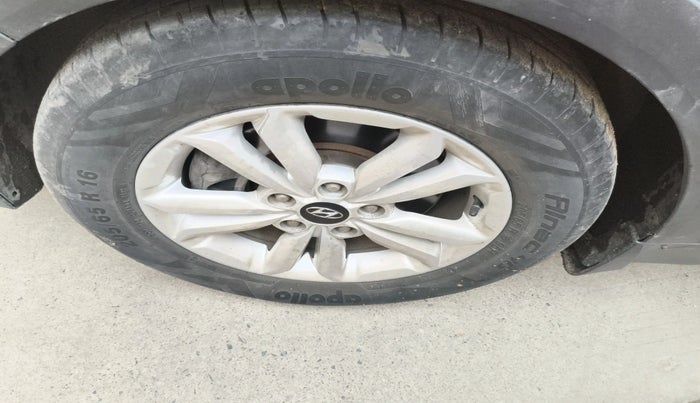 2016 Hyundai Creta SX PLUS AT 1.6 DIESEL, Diesel, Automatic, 1,31,452 km, tyre