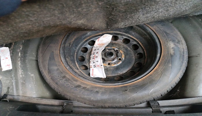 2011 Volkswagen Jetta HIGHLINE TDI AT, Diesel, Automatic, 1,22,338 km, tyre