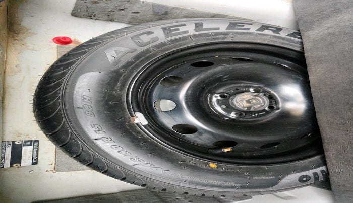 2015 Fiat Linea EMOTION 1.4 L T JET, Petrol, Manual, 73,840 km, tyre