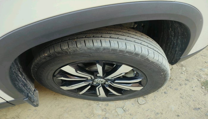 2020 MG HECTOR PLUS SHARP 1.5 PETROL TURBO DCT 6-STR, Petrol, Automatic, 10,676 km, tyre