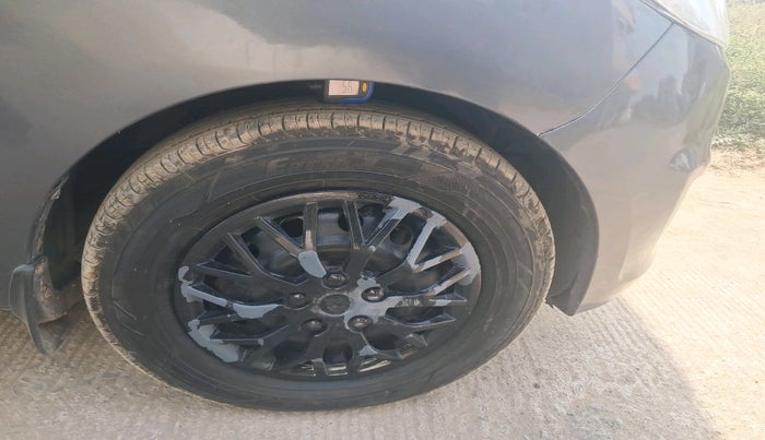 2010 Hyundai i10 SPORTZ 1.2 AT, Petrol, Automatic, 68,068 km, tyre