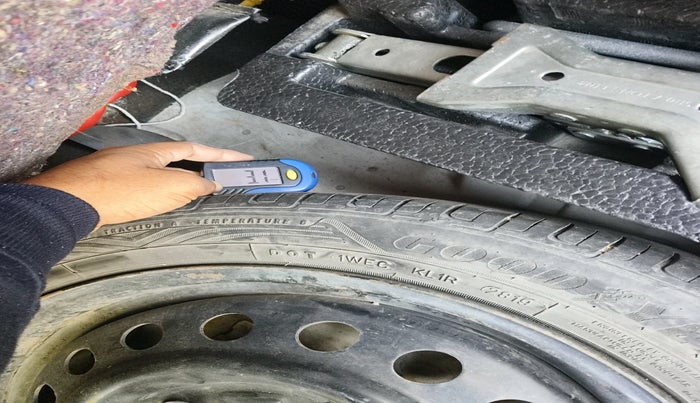 2014 Maruti Wagon R 1.0 VXI, Petrol, Manual, 57,029 km, tyre