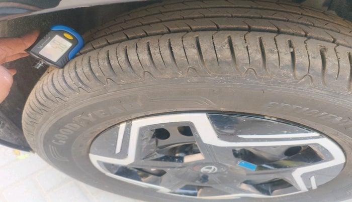 2024 Tata Curvv Pure Plus 1.2 Petrol 7DCA, Petrol, Automatic, 3,211 km, tyre