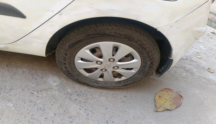 2013 Hyundai i10 MAGNA 1.1, Petrol, Manual, 1,02,731 km, tyre