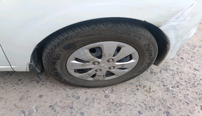 2013 Hyundai i10 MAGNA 1.1, Petrol, Manual, 1,02,731 km, tyre