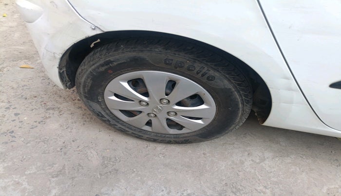 2013 Hyundai i10 MAGNA 1.1, Petrol, Manual, 1,02,731 km, tyre