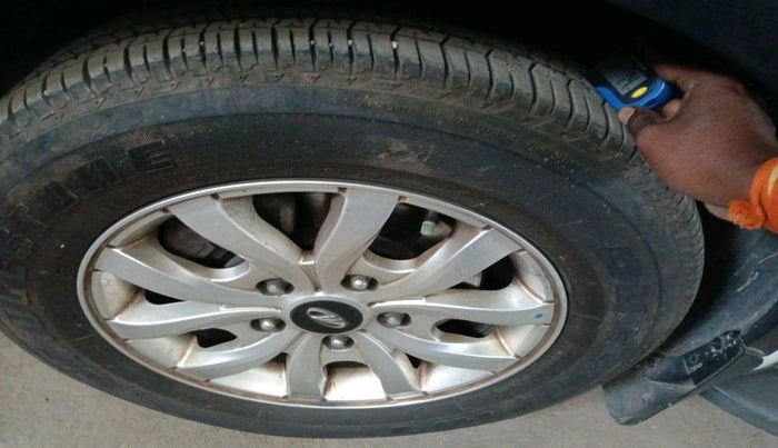 2019 Mahindra XUV500 W9 AT, Diesel, Automatic, 1,01,979 km, tyre