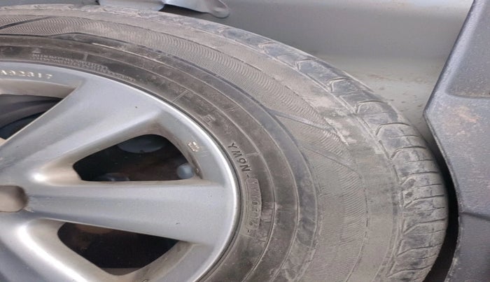 2011 Toyota Corolla Altis G PETROL, Petrol, Manual, 1,45,513 km, tyre