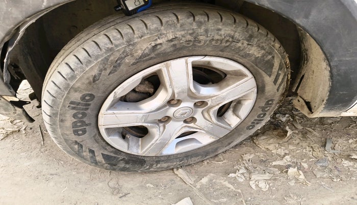 2019 Renault TRIBER RXZ, Petrol, Manual, 93,659 km, tyre