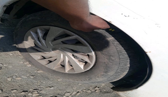 2011 Toyota Innova 2.5 G2 8STR, Diesel, Manual, 1,62,711 km, tyre