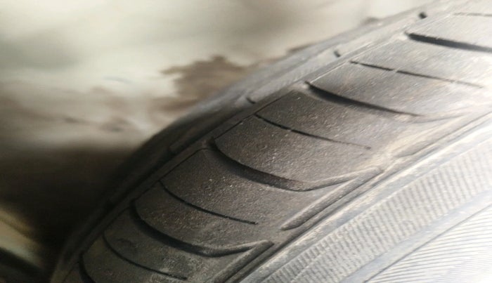 2013 Maruti A Star VXI (ABS) AT, Petrol, Automatic, 76,606 km, tyre