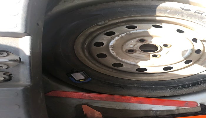 2011 Maruti Ritz LXI, Petrol, Manual, 1,72,008 km, tyre