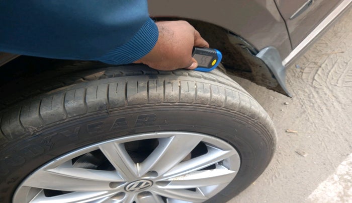 2015 Volkswagen Vento HIGHLINE DIESEL 1.5, Diesel, Manual, 1,24,196 km, tyre