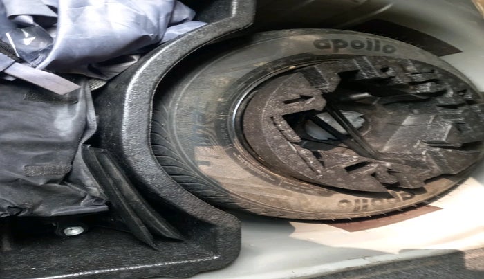 2015 Volkswagen Vento HIGHLINE DIESEL 1.5, Diesel, Manual, 1,24,196 km, tyre