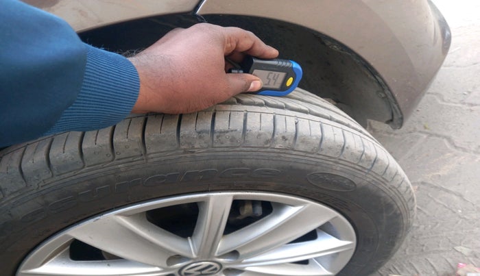 2015 Volkswagen Vento HIGHLINE DIESEL 1.5, Diesel, Manual, 1,24,196 km, tyre