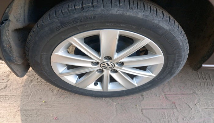 2015 Volkswagen Vento HIGHLINE DIESEL 1.5, Diesel, Manual, 1,24,196 km, tyre