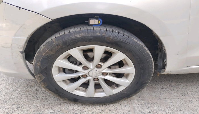 2013 Maruti Ertiga ZXI, Petrol, Manual, 83,554 km, tyre