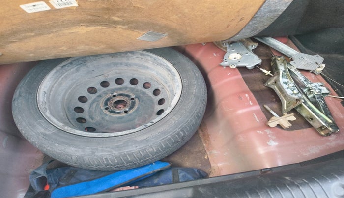 2015 Hyundai Verna FLUIDIC 4S1.6 VTVT S O AT, Petrol, Automatic, 82,100 km, tyre