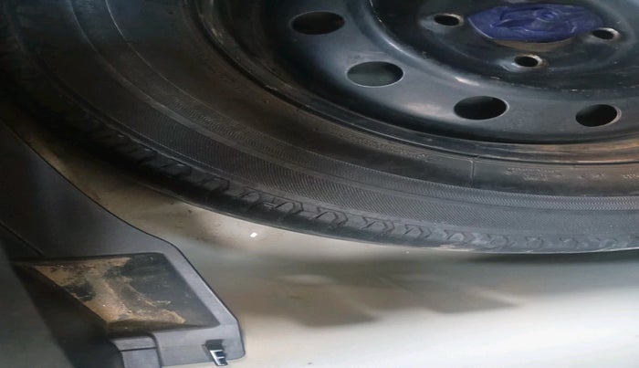 2018 Maruti Swift VXI, Petrol, Manual, 70,288 km, tyre