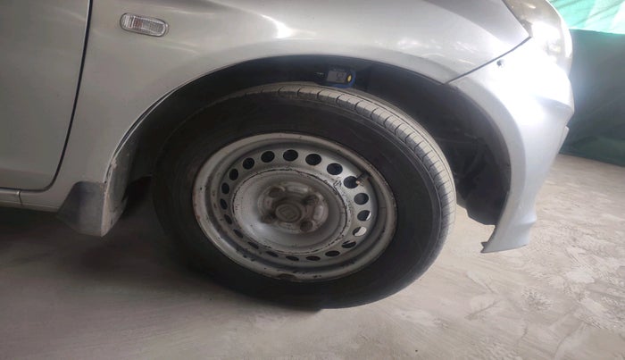 2014 Honda Amaze 1.2L I-VTEC EX, Petrol, Manual, 1,24,702 km, tyre