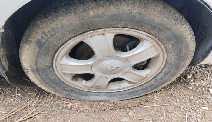 2007 Hyundai Verna XXI, Petrol, Manual, 1,20,212 km, tyre