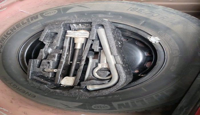 2012 Volkswagen Polo TRENDLINE 1.2L DIESEL, Diesel, Manual, 1,53,905 km, tyre