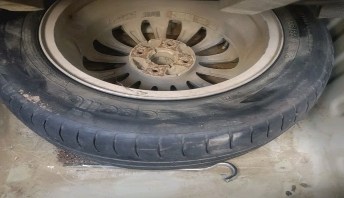 2017 Maruti Ciaz ZETA DIESEL 1.3, Diesel, Manual, 1,80,479 km, tyre