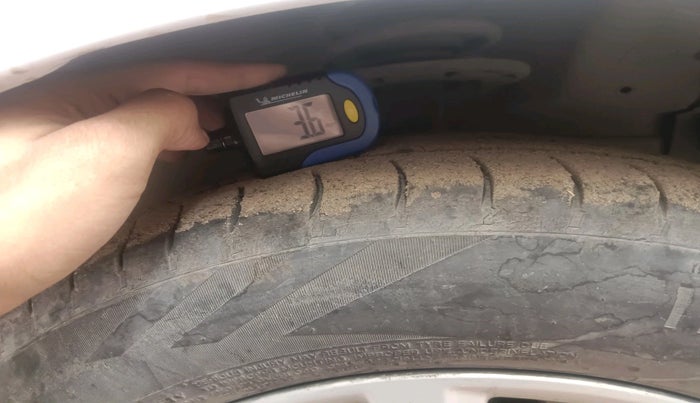 2017 Maruti Ciaz ZETA DIESEL 1.3, Diesel, Manual, 1,80,479 km, tyre