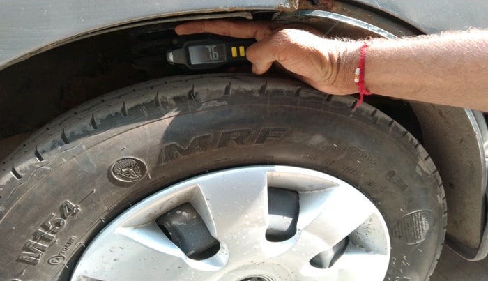 2016 Maruti Eeco 7 STR, Petrol, Manual, 1,28,137 km, tyre