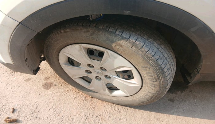 2016 Hyundai Creta BASE 1.4 DIESEL, Diesel, Manual, 2,41,891 km, tyre