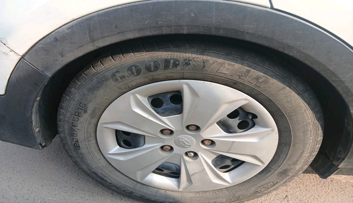 2016 Hyundai Creta BASE 1.4 DIESEL, Diesel, Manual, 2,41,891 km, tyre