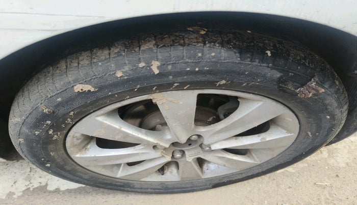 2013 Hyundai Verna FLUIDIC 1.6 CRDI SX, Diesel, Manual, 1,44,379 km, tyre