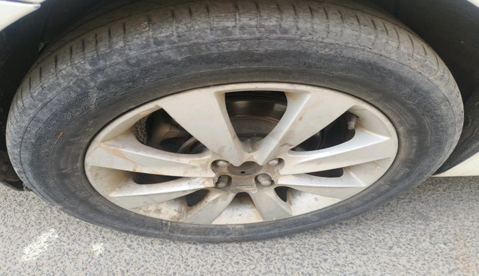 2013 Hyundai Verna FLUIDIC 1.6 CRDI SX, Diesel, Manual, 1,44,379 km, tyre