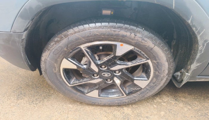 2023 Tata PUNCH CREATIVE  MT, Petrol, Manual, 7,727 km, tyre