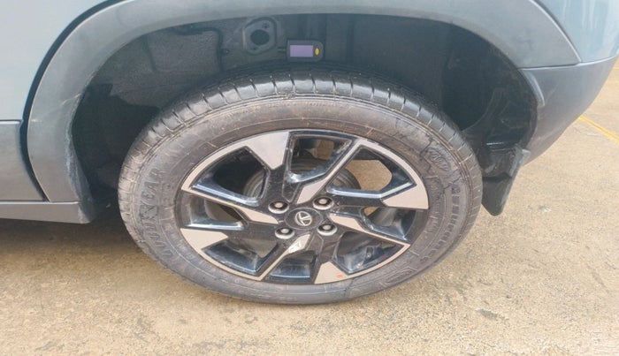 2023 Tata PUNCH CREATIVE  MT, Petrol, Manual, 7,727 km, tyre