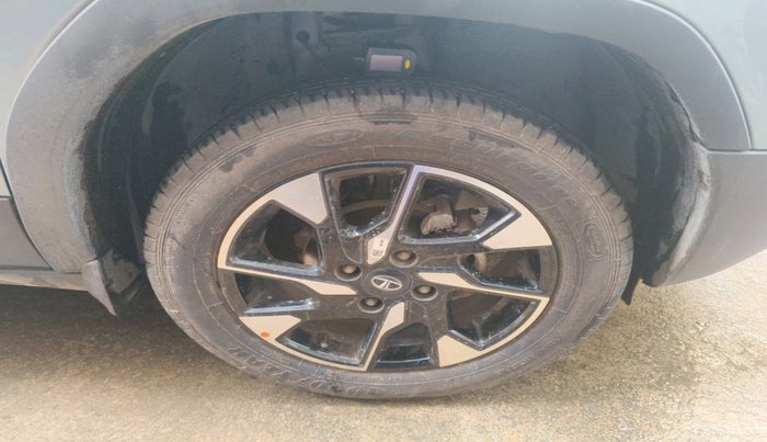 2023 Tata PUNCH CREATIVE  MT, Petrol, Manual, 7,727 km, tyre