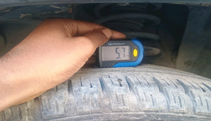 2016 Maruti Vitara Brezza ZDI, Diesel, Manual, 1,00,389 km, tyre