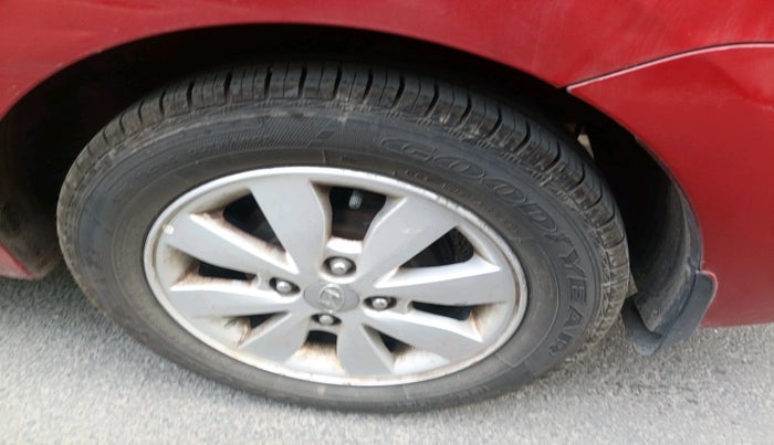 2015 Hyundai Xcent SX 1.2, Petrol, Manual, 84,713 km, tyre