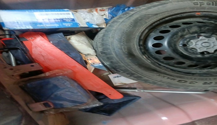 2015 Hyundai Xcent SX 1.2, Petrol, Manual, 84,713 km, tyre