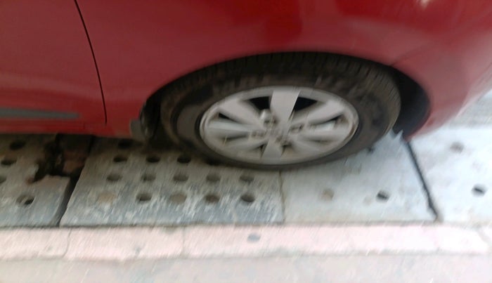 2015 Hyundai Xcent SX 1.2, Petrol, Manual, 84,713 km, tyre