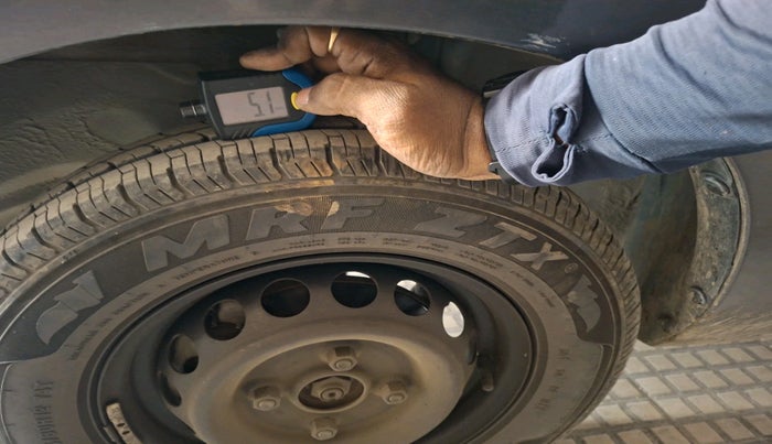 2014 Maruti Alto 800 LXI, Petrol, Manual, 1,31,645 km, tyre