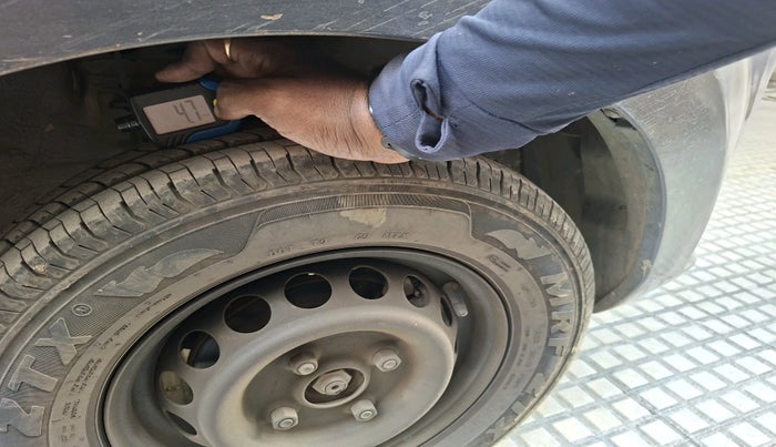 2014 Maruti Alto 800 LXI, Petrol, Manual, 1,31,645 km, tyre