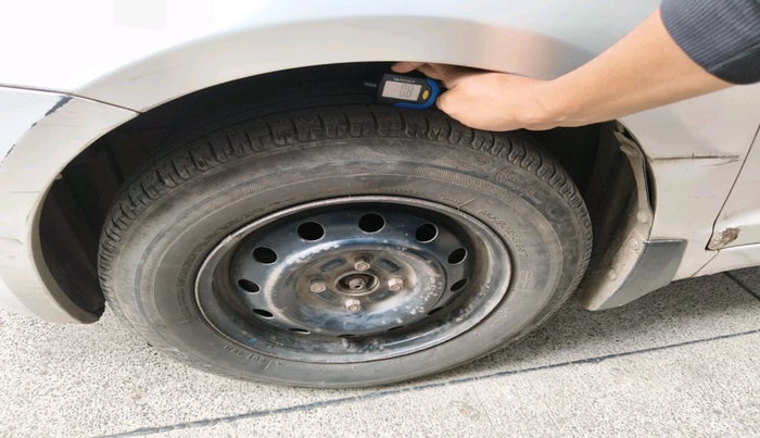 2011 Maruti Swift Dzire VXI, Petrol, Manual, 1,18,400 km, tyre