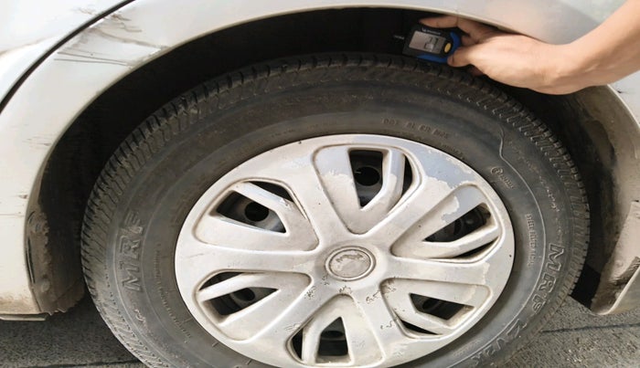 2011 Maruti Swift Dzire VXI, Petrol, Manual, 1,18,400 km, tyre