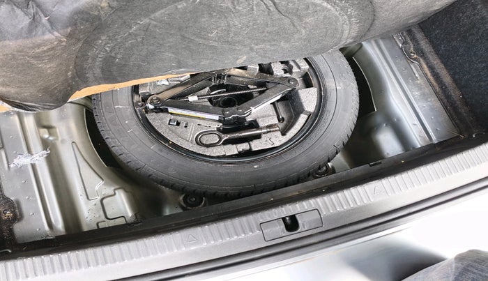 2019 Skoda Superb L&K 1.8 TSI AT, Petrol, Automatic, 50,691 km, tyre